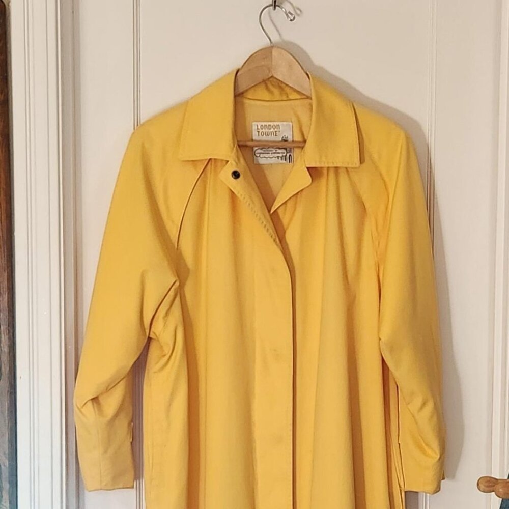 1970s London Towne yellow raincoat - Picture 4 of 9